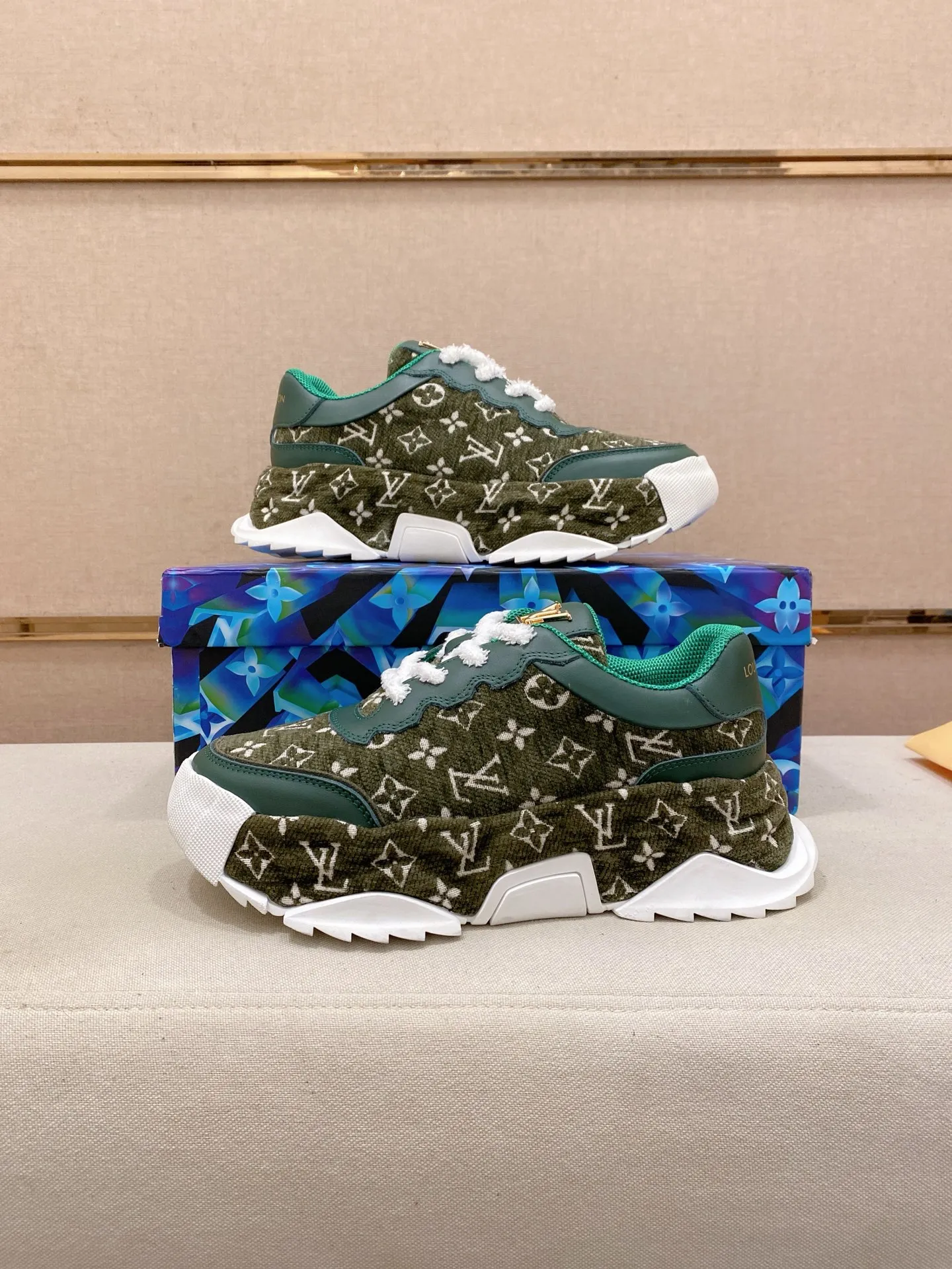 Factory price 600💰 Louis Vuitton (Louis Vuitton/lv) official website 1:1 copy 👊🏻Upper 🇮🇹Imported cowhide🇩🇪Lining imported breathable mesh lining. The original outsole is molded to reflect the identity of every man, and the upper foot is elegant and stable🚶🏻🚶🏻The high-end custom counter original replica📯The shoe last remains unchanged regardless of wind and rain, and can withstand the verification of time🔍️,🔵 Size: 39-45. Can be customized 38-46 non-refundable and non-exchangeable!